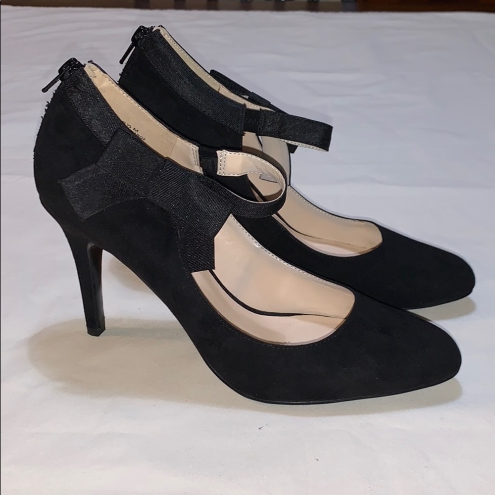 Black High Heels With Bow